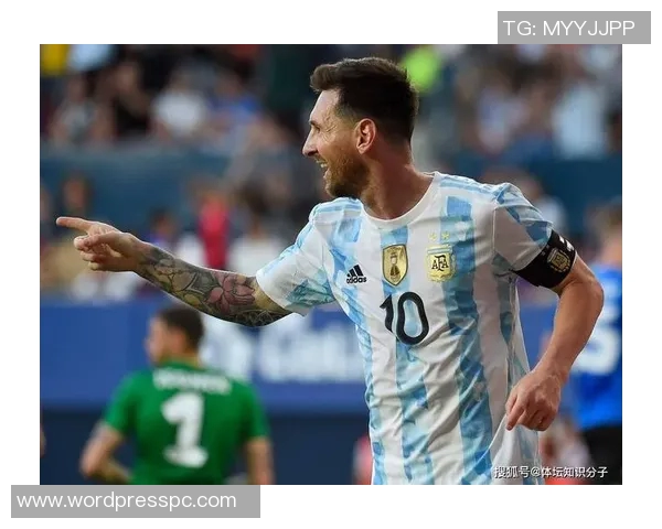 镜头捕捉:梅西赛场小动作引发热议 镜头捕捉:梅西赛场小动作引发热议