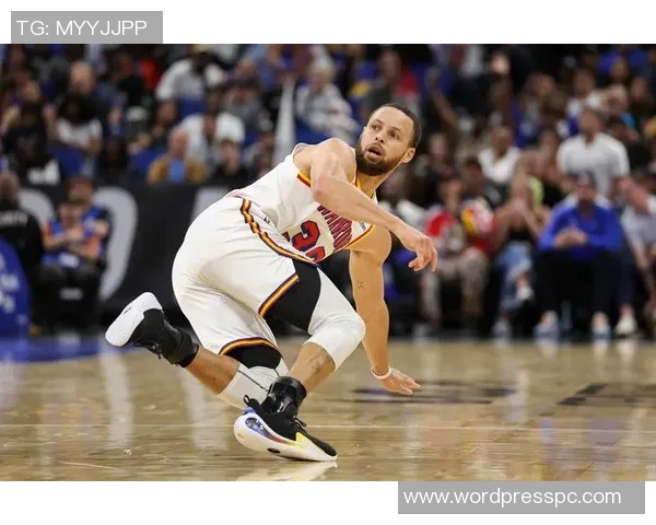 镜头回顾:库里这一幕令人泪目 镜头回顾:库里这一幕令人泪目